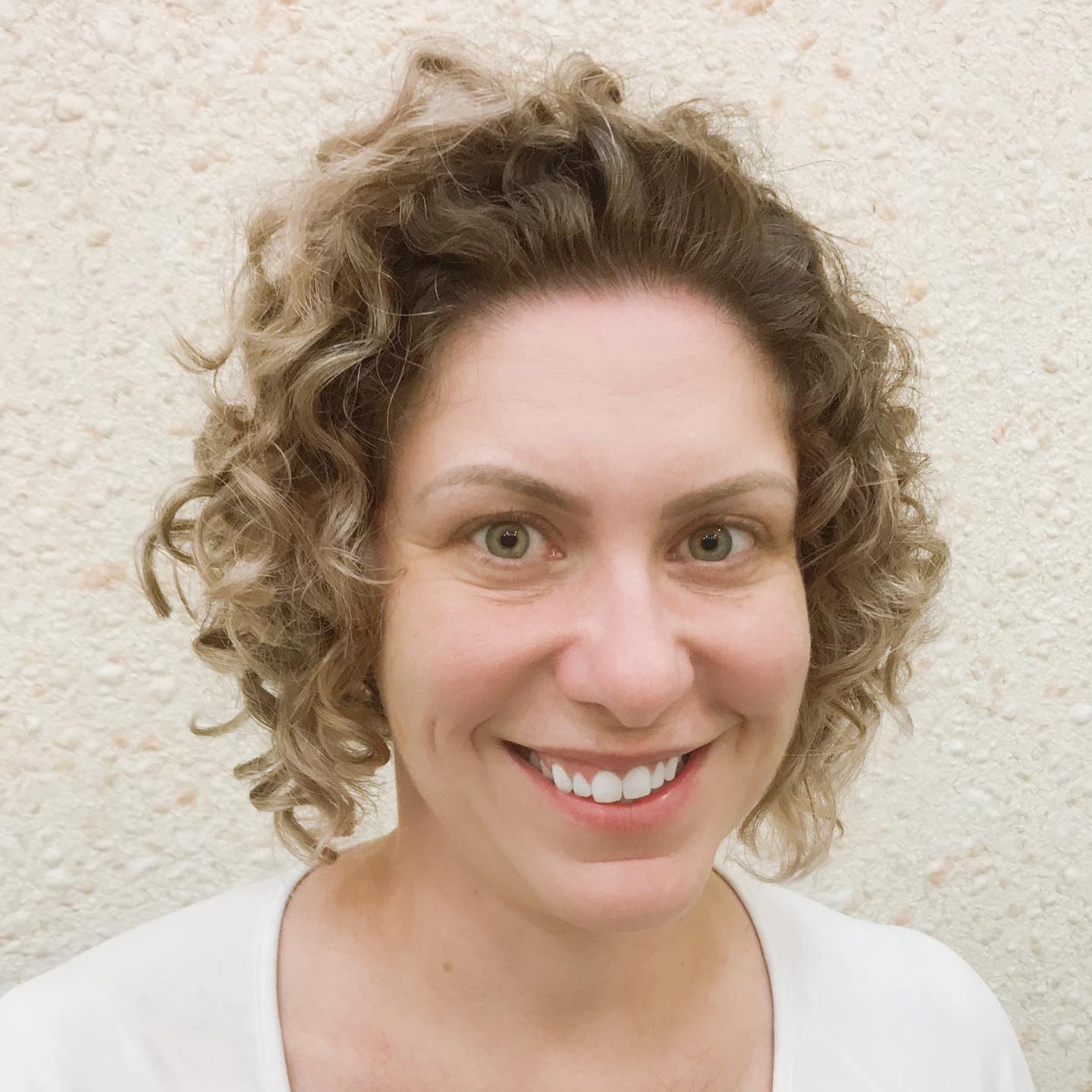 Corte de Cabelo Cacheado em Curitiba | Estúdio Cássia Marconi Corte de Cabelo Cacheado em Curitiba | Estúdio Cássia Marconi