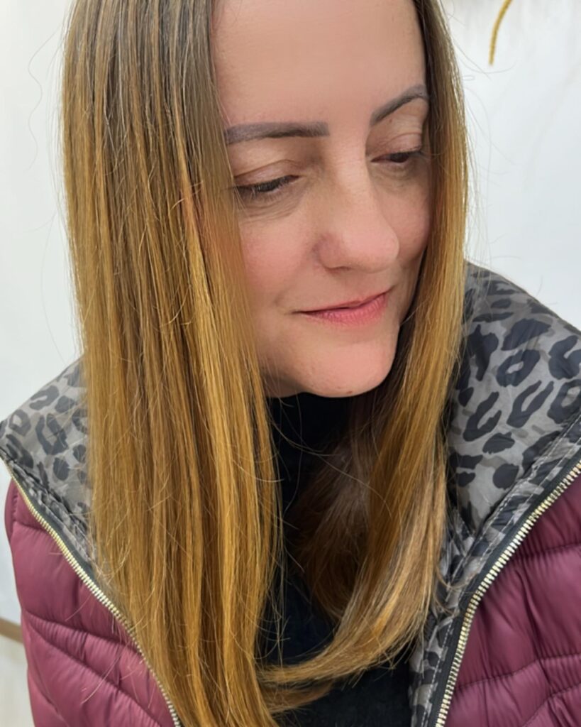 Coloração e mechas – Estúdio Cássia Marconi, Jardim Social, Curitiba - PR – foto 1