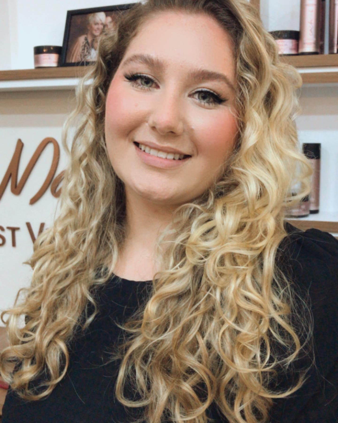 Terapia Capilar para Cachos em Curitiba | Estúdio Cássia Marconi