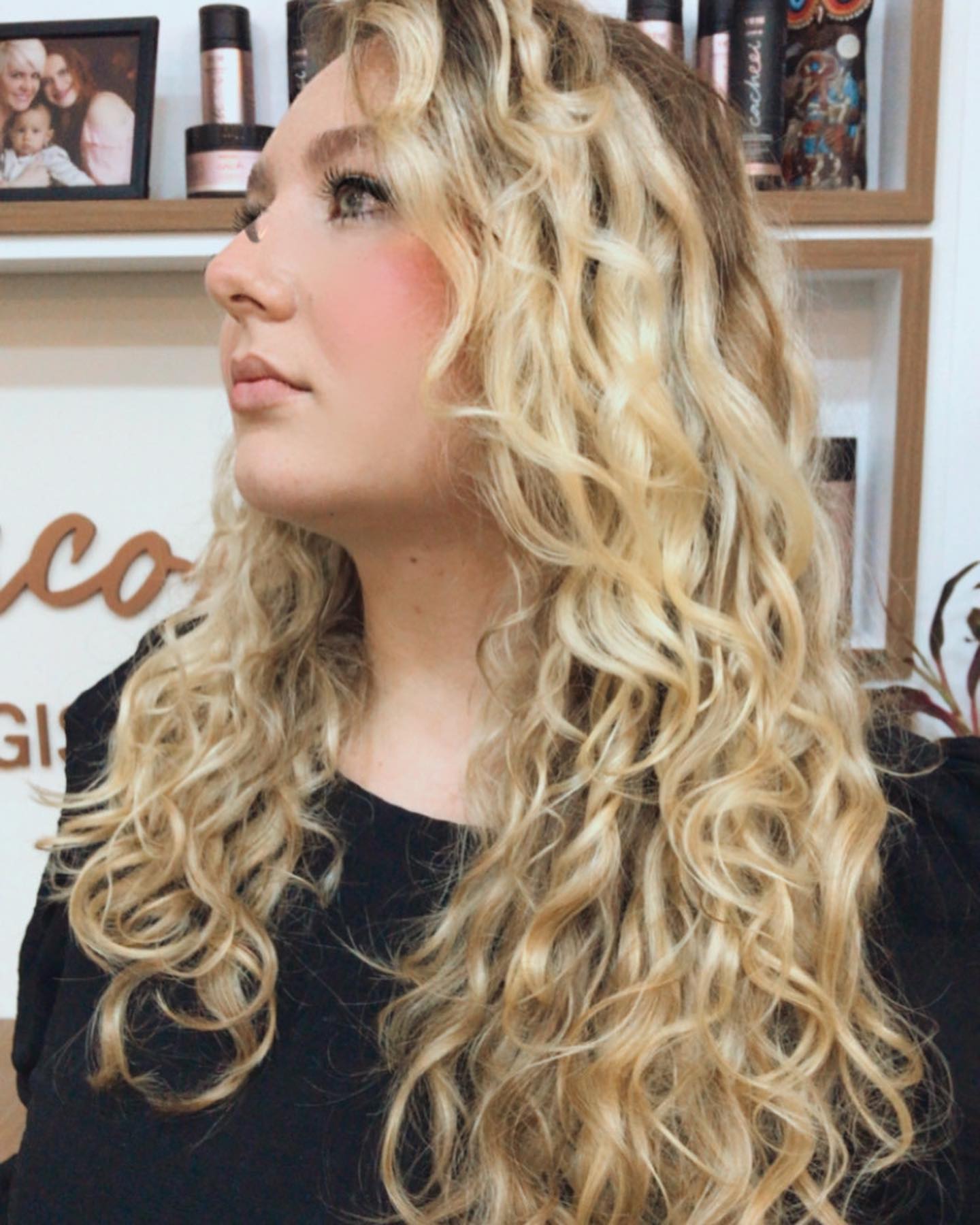 Terapia Capilar para Cachos em Curitiba | Estúdio Cássia Marconi