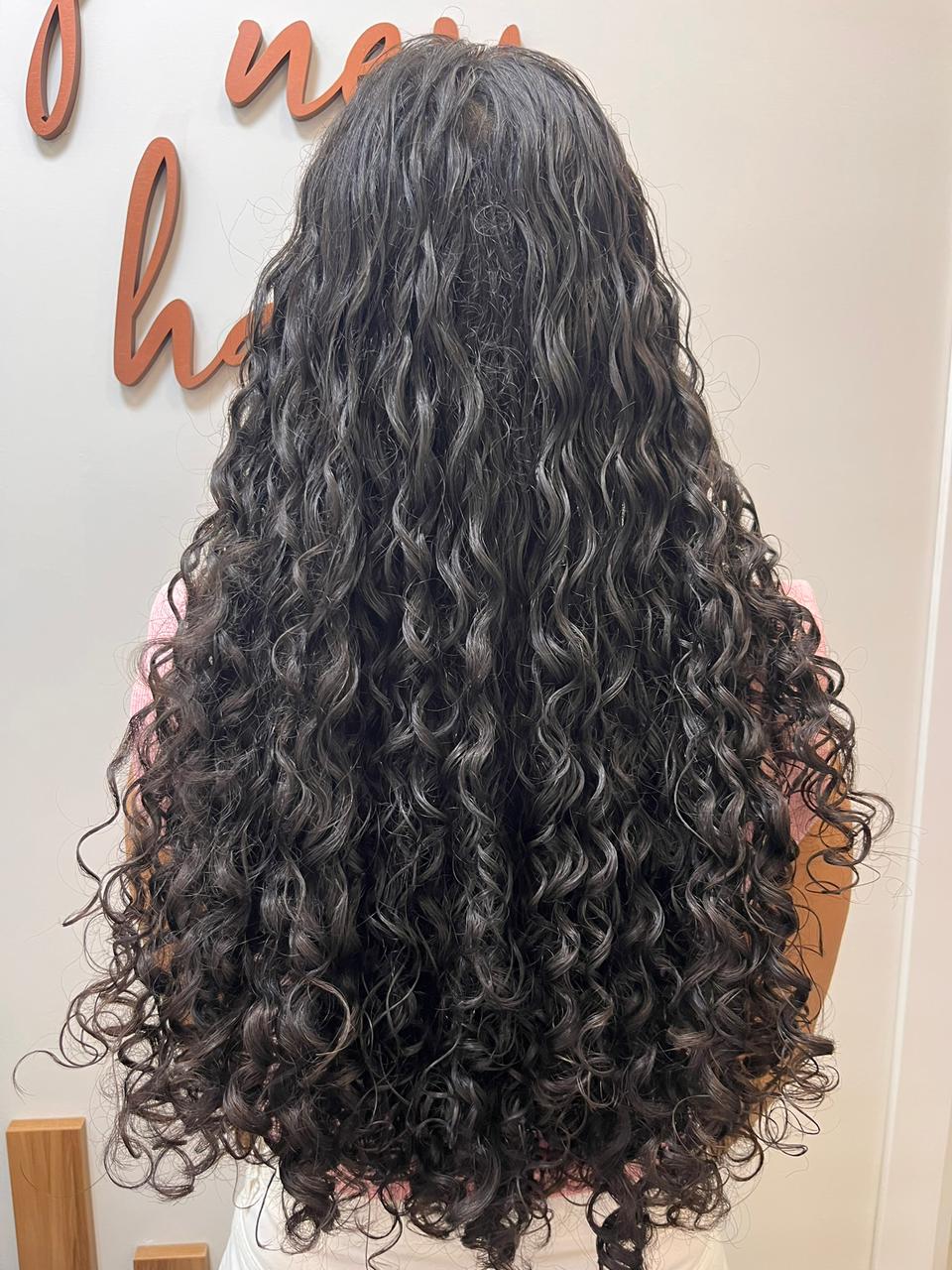 Terapia Capilar para Cachos em Curitiba | Estúdio Cássia Marconi