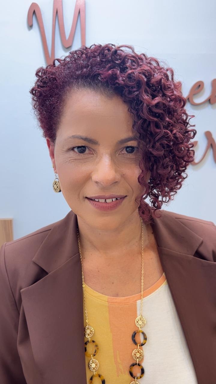 Corte de Cabelo Cacheado em Curitiba | Estúdio Cássia Marconi Corte de Cabelo Cacheado em Curitiba | Estúdio Cássia Marconi