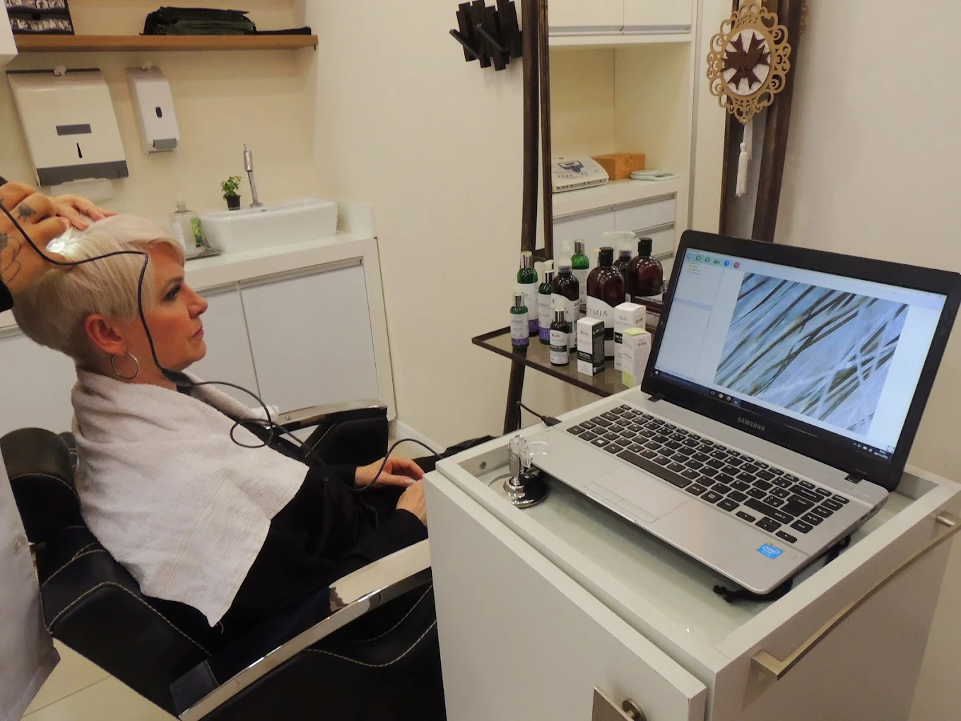 Tratamento para Queda de Cabelo em Curitiba | Cássia Marconi Tratamento para Queda de Cabelo em Curitiba | Cássia Marconi