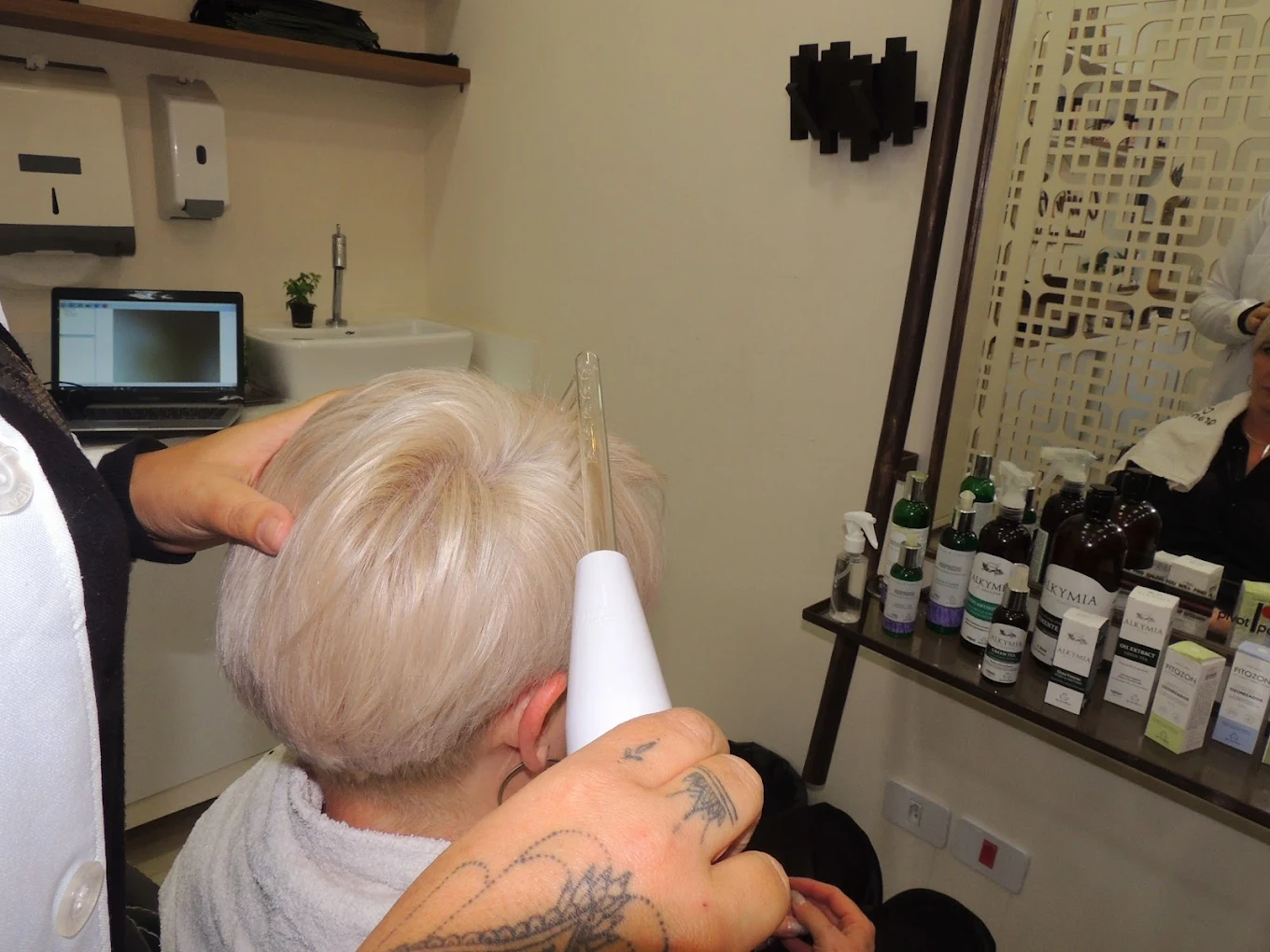 Tratamento para Queda de Cabelo em Curitiba | Cássia Marconi Tratamento para Queda de Cabelo em Curitiba | Cássia Marconi